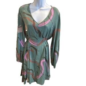 Nine West  long sleeved green swirl tie dress size M EUC